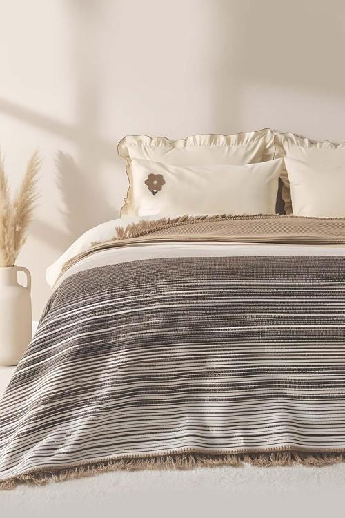 Veloura Bej Çift Kişilik Püsküllü Battaniye