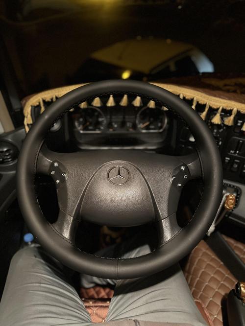 Mercedes Axor 1840 Direksiyon Kılıfı (Siyah Deri Siyah Dikişli)