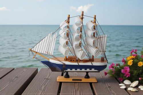 Dekoratif Ahşap El Yapımı Yelkenli Gemi Maketi Masaüstü Biblo Ev Ofis Hediyesi 24 cm. Model C