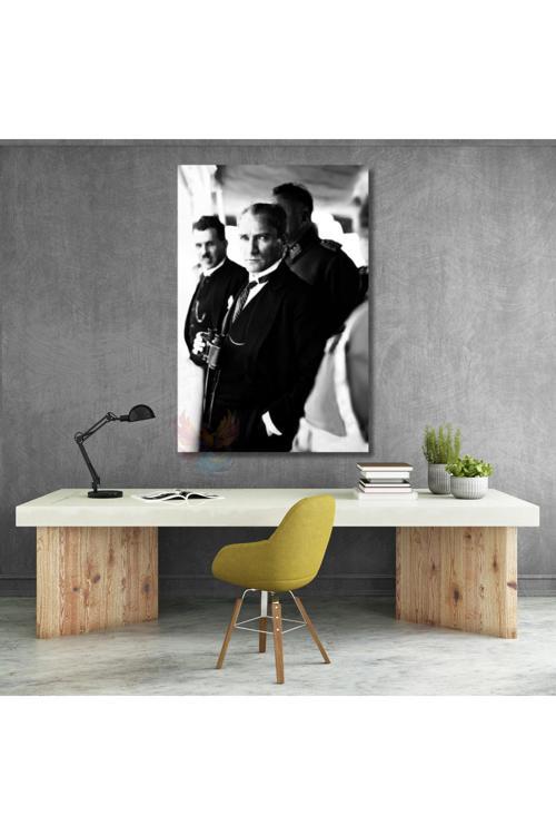 Dürbün Tutan Atatürk Görseli Kanvas Tablo Siyah Beyaz Atatürk Görseli Dikey Tablo