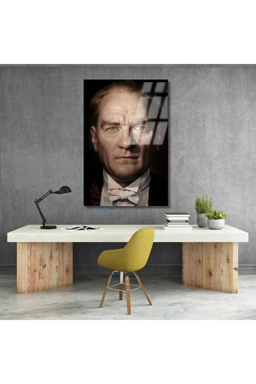 Yakın Çekim Atatürk Portresi Renkli Cam Tablo Dikey Duvar Tablosu