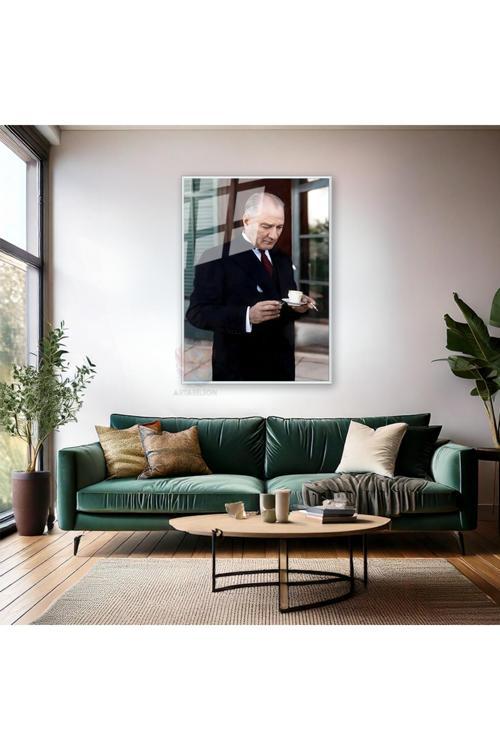 Renklendirilmiş Atatürk Metal Çerçeveli Cam Tablo Kahve İçen Atatürk Duvar Tablosu Ofis Ev Dekoru