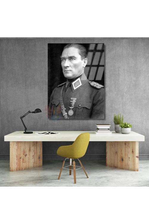 Siyah Beyaz Uniformalı Atatürk Portresi Mustafa Kemal Atatürk Cam Tablo Modeli Ev Ofis Dekoru