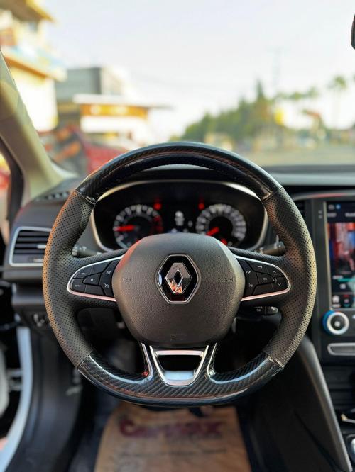 Megane 4 Araca Tam Uyumlu Dikmeli Direksiyon Kılıfı (5D Kristal Karbon Soft Nokta)