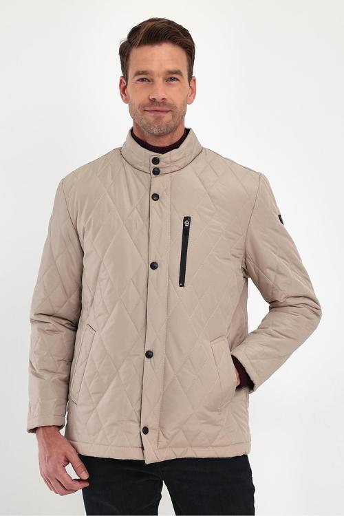 Erkek Krem Standart Fit Normal Kesim İçi Kürklü Dik Yaka Çıtçıtlı Dolgulu Desenli Overcoat