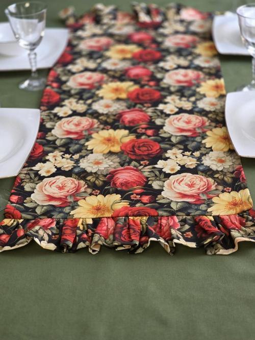 İki Tarafı Fırfırlı Runner Çiçekli