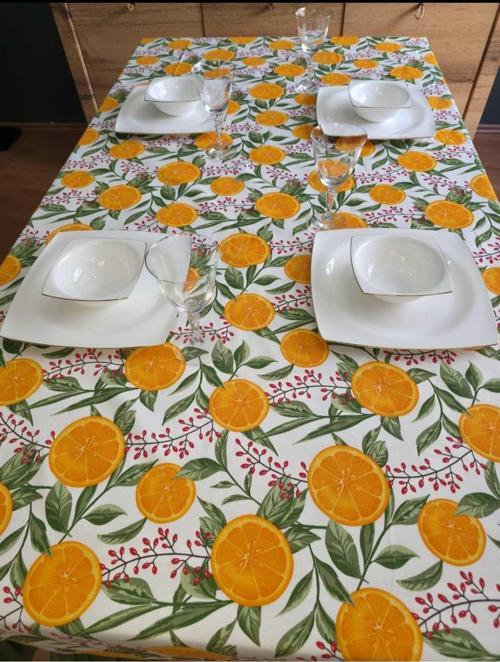 Portakal Desenli Dertsiz Su İtici Özeliğe Sahip Masa Örtüsü