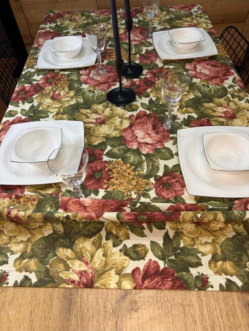 Çiçekli Masa Örtüsü