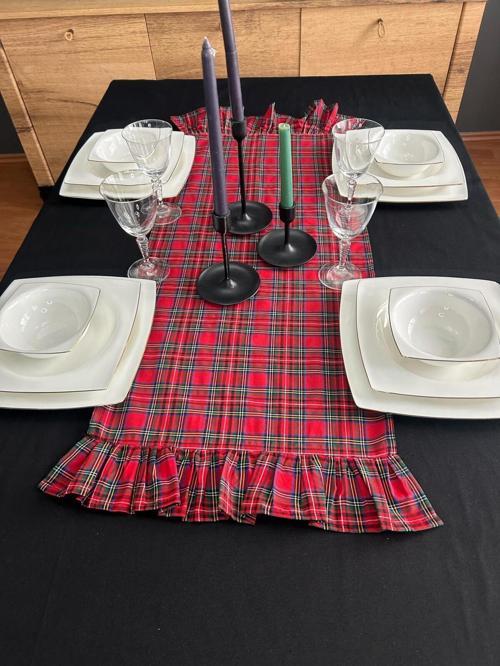 İki Tarafı Fırfırlı Ekose Runner