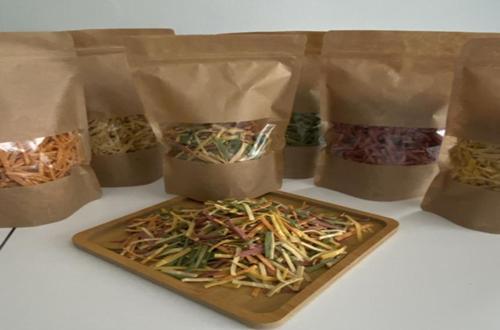 Ev Yapımı %100 Doğal Karışık Sebzeli Erişte (1000 Gr)