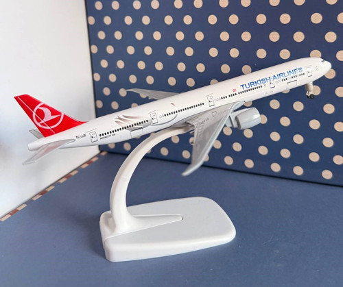 Türk Hava Yolları Boeing 777-300 Metal Maket Uçak MYK Hediye ve Sanat Atölyesi