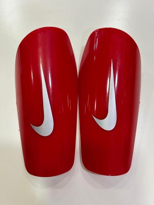 Futbol Tekmeliği Kırmızı Renk Nk Logo 6 İle 17 Yaş Arası