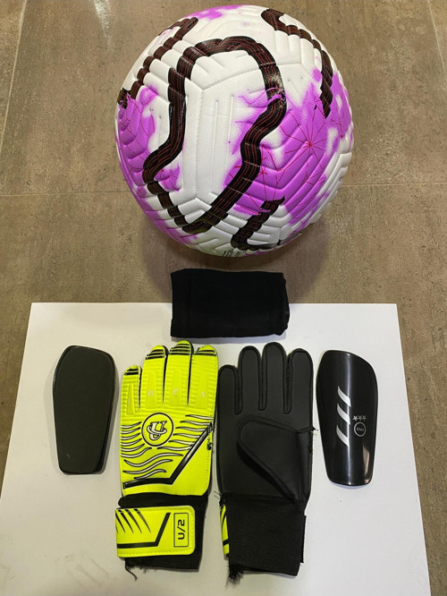 5 No Yıldızlı Futbol Topu Kaleci Eldiveni Ve Tekmelik Seti Pompa Hediyeli