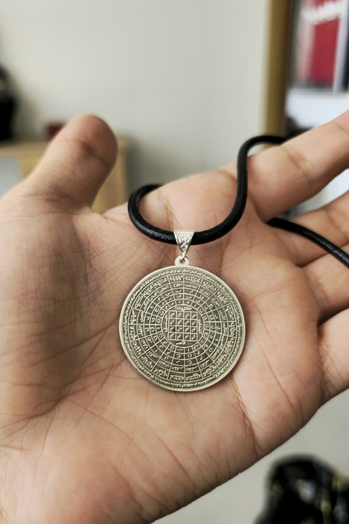 925 Ayar Gümüş Deri Kordonlu Cennetül Esma Kolye