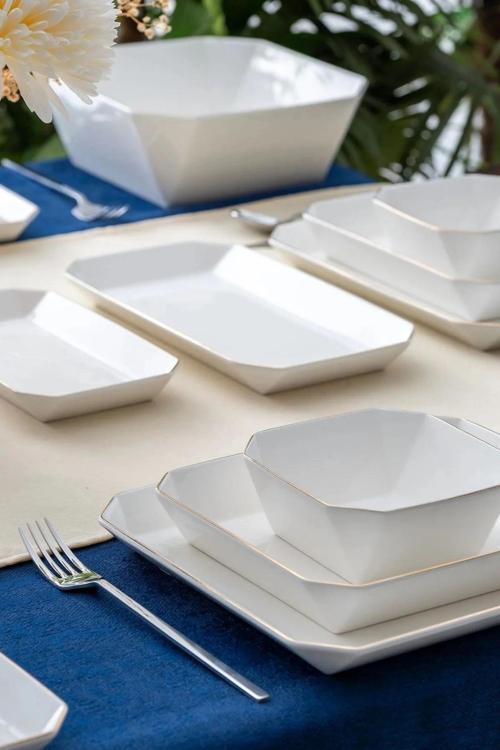 PORWM5375 Gold Detaylı Beyaz Kare Porselen Yemek Takımı 29 Parça