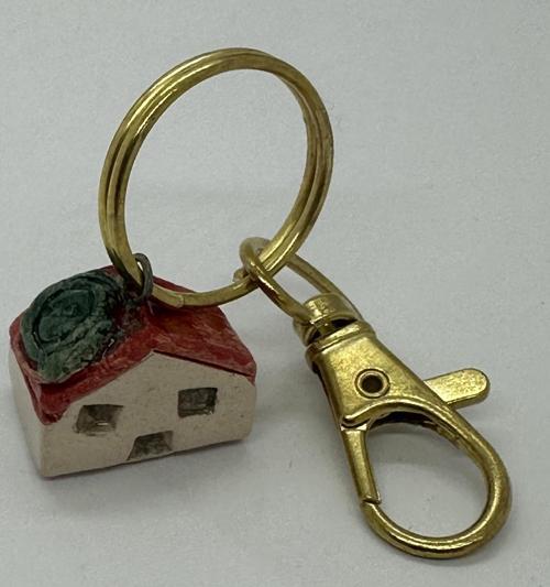 SERAMİK ÇİÇEK ÇATILI KIRMIZI EV ANAHTARLIK