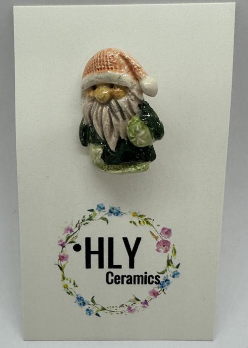 Turuncu Bereli Cüce – El Yapımı Seramik Yaka İğnesi