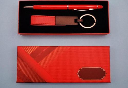 Kırmızı Deri Anahtarlık ve Kalem