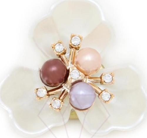 İncili Taşlı Düğme Süsü Broş