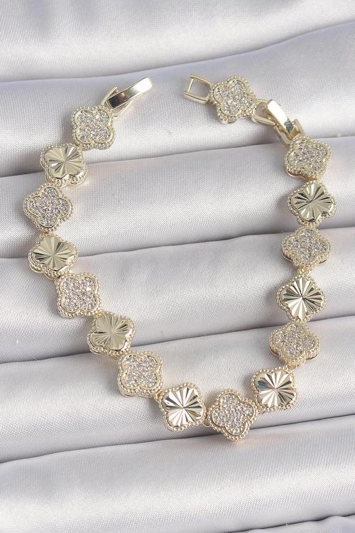 Pirinç Gold Renk Zirkon Taşlı İşlemeli Yonca Model VIP Seri Exculusive Kadın Bileklik