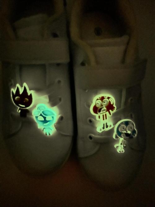 Gece Parlayan Neon Bağcık Spor Süsü Klipsli 4 Lü Set Ateş Su Gumbell