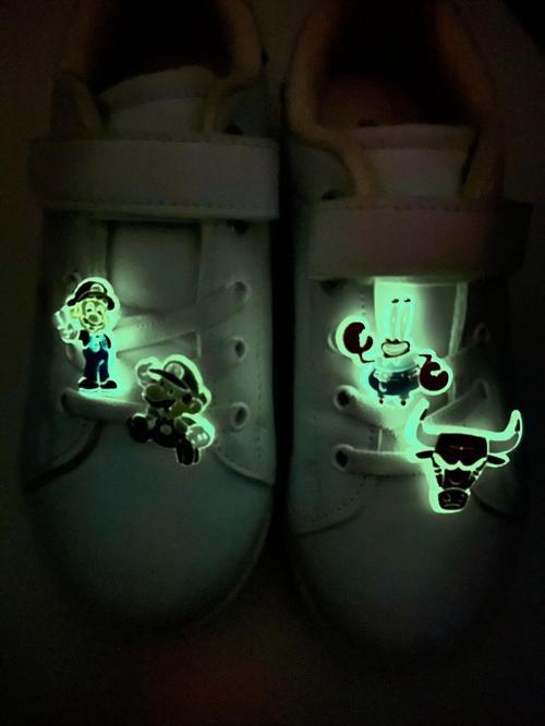 Gece Parlayan Neon Bağcık Spor Süsü Klipsli 4 Lü Set Süper Mario Bay Yengeç Chicago Bulls Basketbol