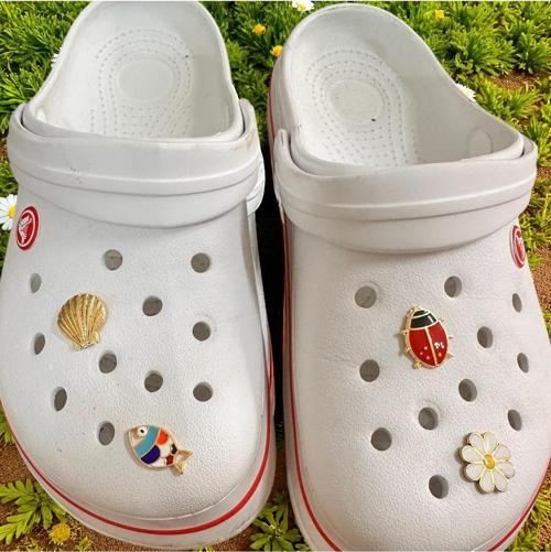 Metal Terlik Süsü Jibbitz / Charm / Süsü Klipsli 4 Lü Uğur Böceği Deniz Kabuğu Papatya Balık