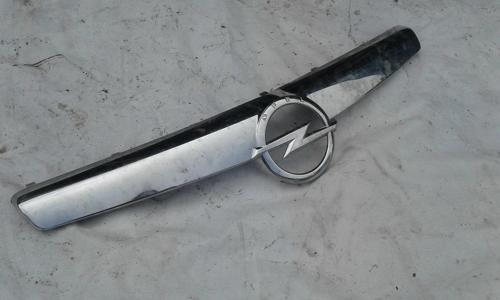 opel astra- h- sd/hb- 2007-2014  ön panjur alt nikelajı (tw) Oem No (13225795)