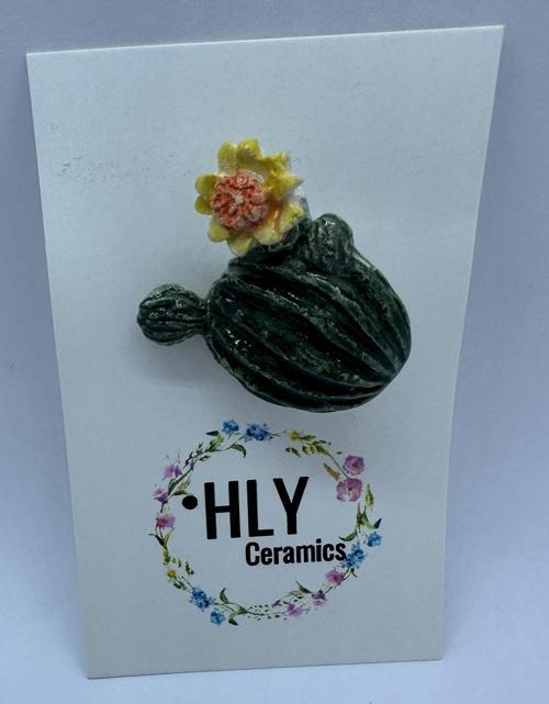 Çiçekli Kaktüs Formu Seramik Yaka İğnesi / Broş