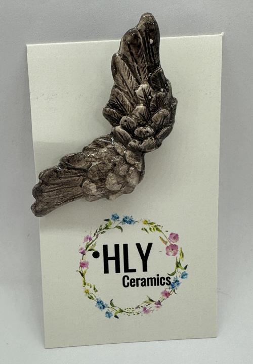 Kanat Formu Seramik Yaka İğnesi / Broş