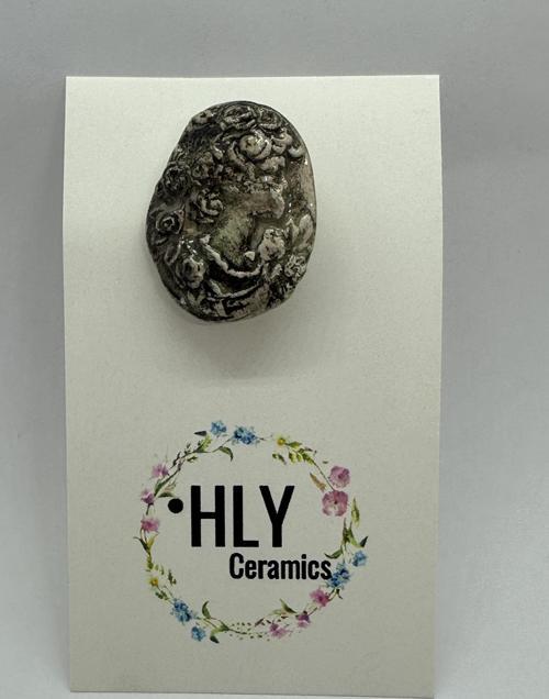 Antik Gümüş Yüz Formu – El Yapımı Seramik Broş / Yaka İğnesi