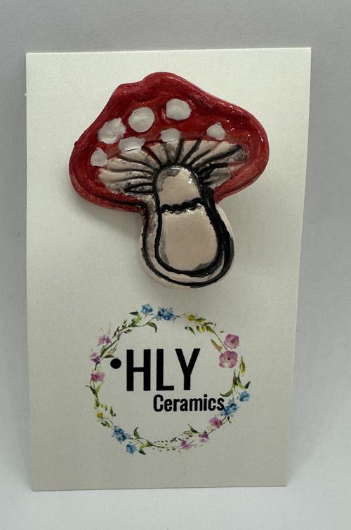 Kırmızı Mantar – El Yapımı Seramik Yaka İğnesi / Broş