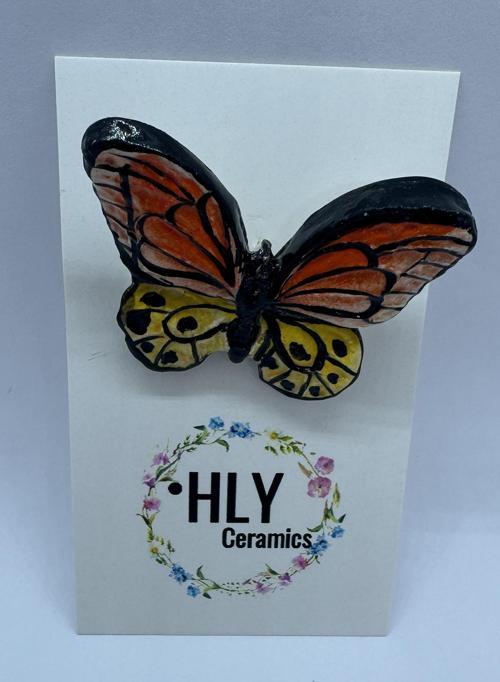 Turuncu-Siyah Kanatlı Kelebek Formunda Seramik Yaka İğnesi / Broş