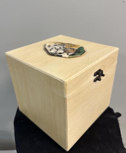 Amorf Serisi – El Yapımı Seramik Kapaklı Ahşap Kutu Yeşil, turuncu tonları