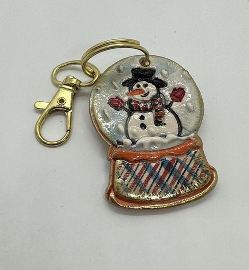 El Yapımı Seramik Anahtarlık – Kardan Adam Figürlü