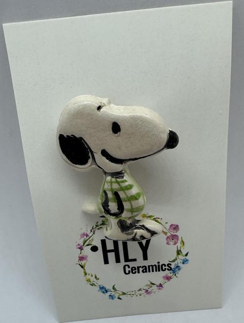 Köpek Figürlü Seramik Yaka İğnesi / Broş – Yeşil Çizgili