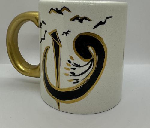 El Yapımı Seramik Kupa – Hat Sanatı Esintili Kuş Figürlü