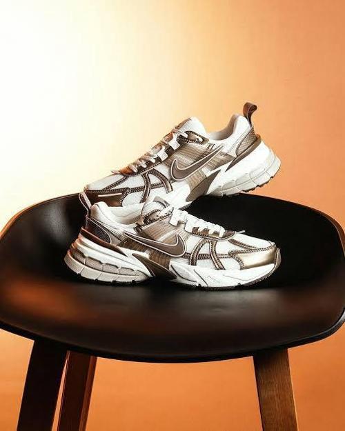 V2K RUN 'MİNK BROWN SUMMIT WHITE'-SPORTXOUTLET