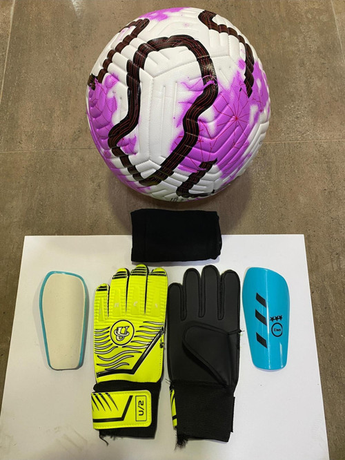 5 No Yıldızlı Futbol Topu Kaleci Eldiveni Ve Tekmelik Seti Pompa Hediyeli