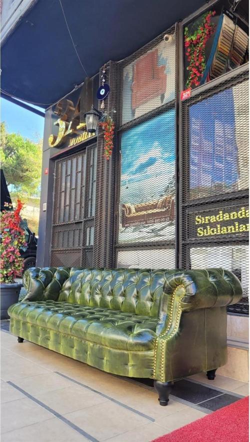 Old English Pullap Chesterfield