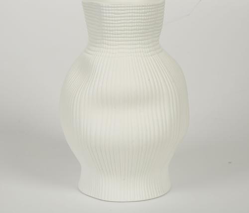 BEYAZ DARBELİ VAZO KISA 15*15*23 CM AK.JM00010