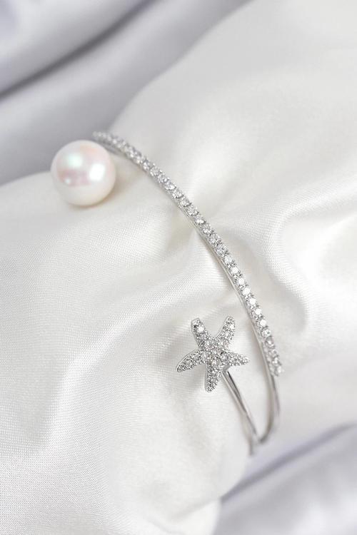 BFS Pirinç Zirkon Taşlı Yıldız Ve İnci Model Gümüş Renk Kadın Bileklik