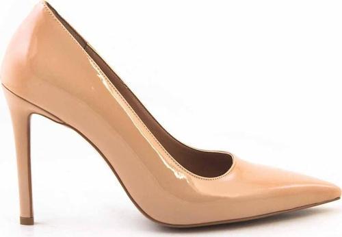 Kadın Rugan Deri Bej Parlak Topuklu Ayakkabı