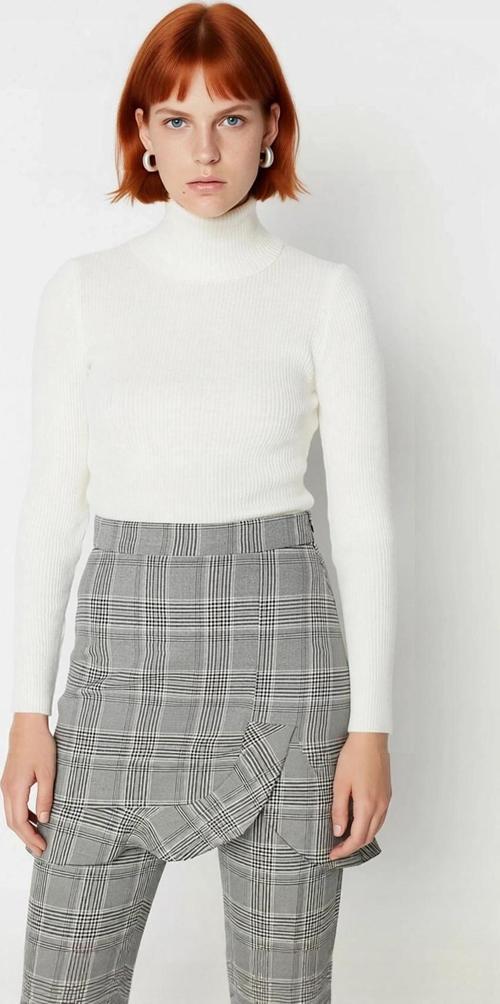 Kadın Düz Fitilli Balıkçı Yaka Triko Kazak Uzun Kol Tasarımıyla Soğuk Günlere Özel Şıklık Kaliteli