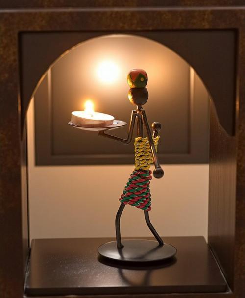 Retro Etnik Afrika Figürlü Demir Mumluk / Şamdan Tutucu - Masaüstü Dekor (Yükseklik 15 cm)