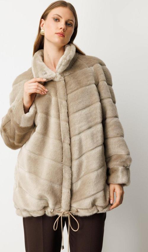 Kadın Büyük Beden Metal Aksesuarlı Peluş Kaban 6305 Vizon