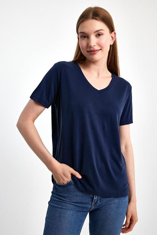 V Yaka Modal Tişört