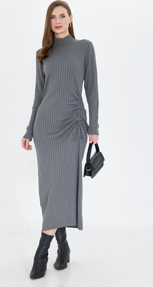 Yandan Büzgülü Yarım Balıkçı Yaka Standart Beden Fitilli Görünümlü Fit Kesim Uzun Elbise