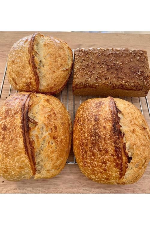 3 Ekşi Maya Köy Ekmeği ve 1 Siyez Ekmeği