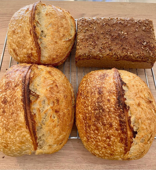 3 Ekşi Maya Köy Ekmeği ve 1 Siyez Ekmeği